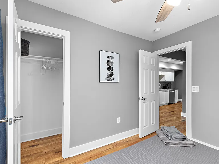 4043 Kenwood Ave N #2 — Photo 24