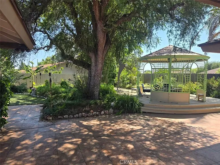444 Redlands Ave — Photo 36