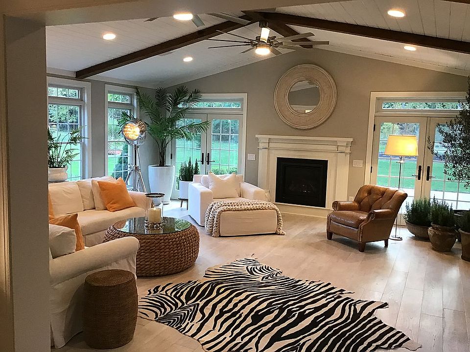 Large new sunroom/livingroom