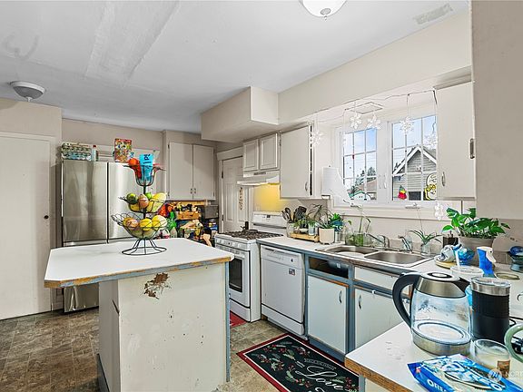 5th image of 1910 4th Street