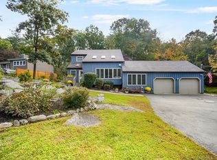 16 Marshall Dr, Carmel, NY 10512