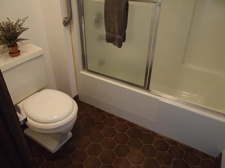 691 W Everett Rd — Photo 23