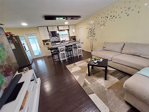 5th image of 1319 MANOR DRIVE