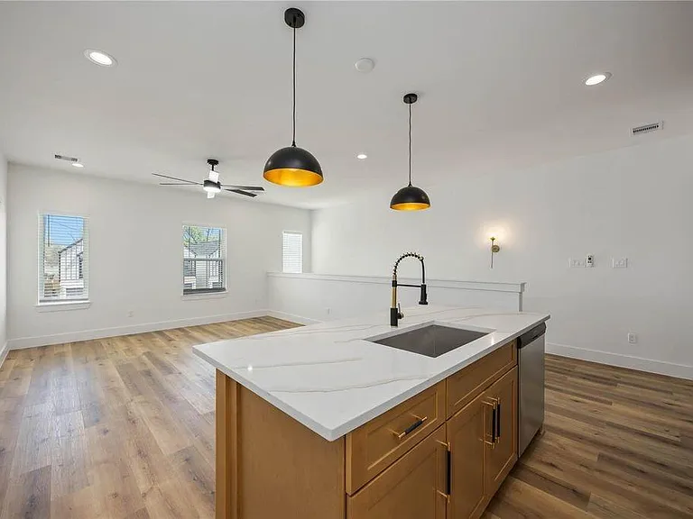 8009 Cora St — Photo 11
