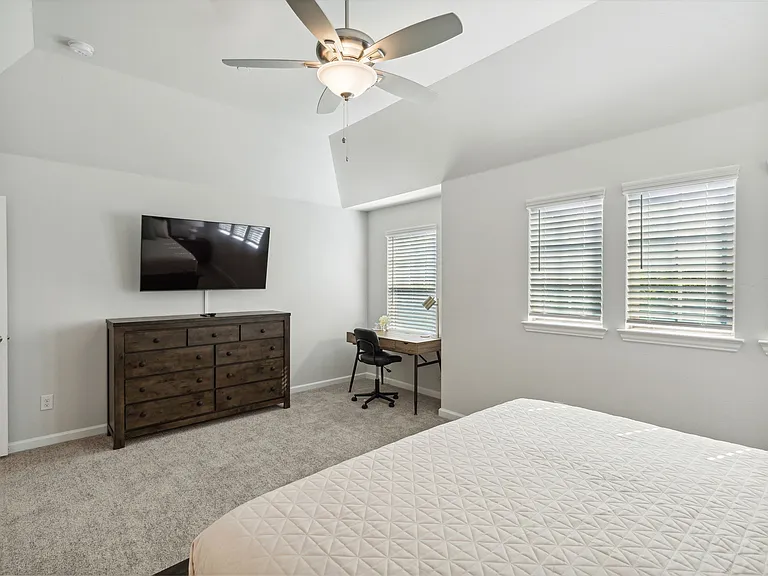 1905 McClane Dr — Photo 17