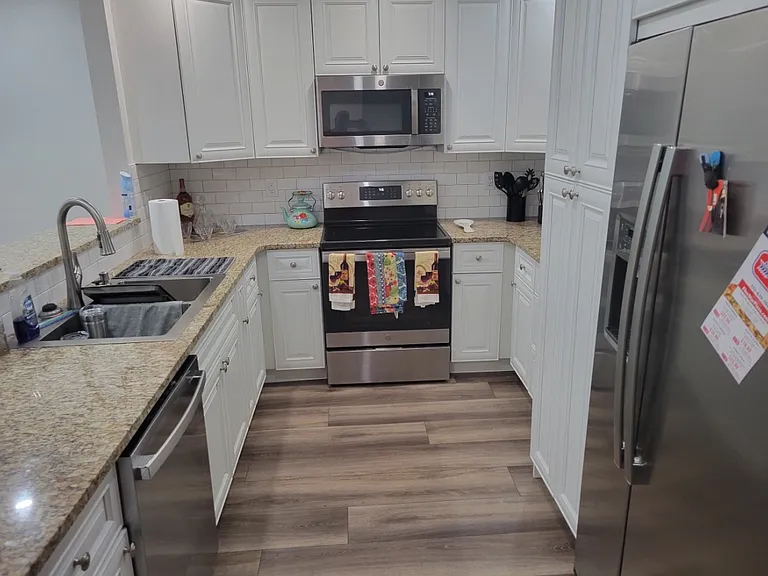 2701 NE 10th St #804 — Photo 4