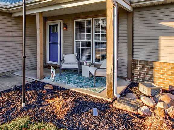 5th image of 11 Hickory Ln N
