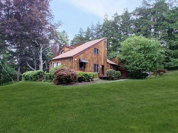 2nd image of 19 Linden Ln N