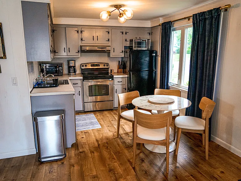 142 Renfrew Ave — Photo 11