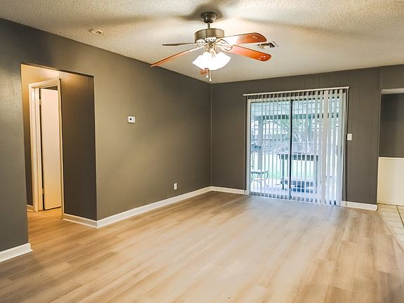 4th image of 209 Royal Dr