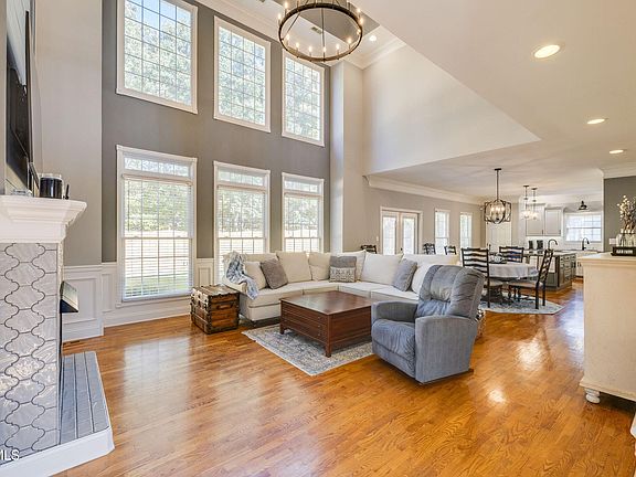 4th image of 205 Rosehaven Ct