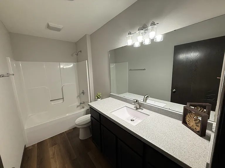 924 Waters Edge Ct — Photo 16