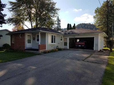 1431 Westgate Dr, Lansing, IA, 52151