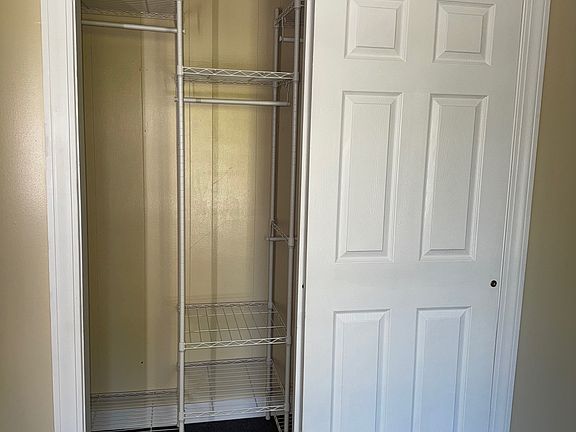 5th image of 7 Gretchen Ln #1