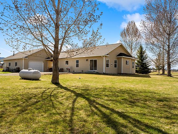 3rd image of 588 Willow Creek Rd