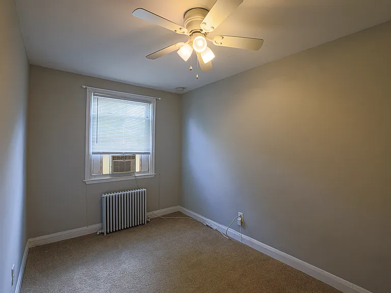 1011 W 42nd St — Photo 28