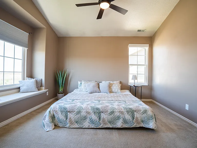 725 Buckingham Dr — Photo 2