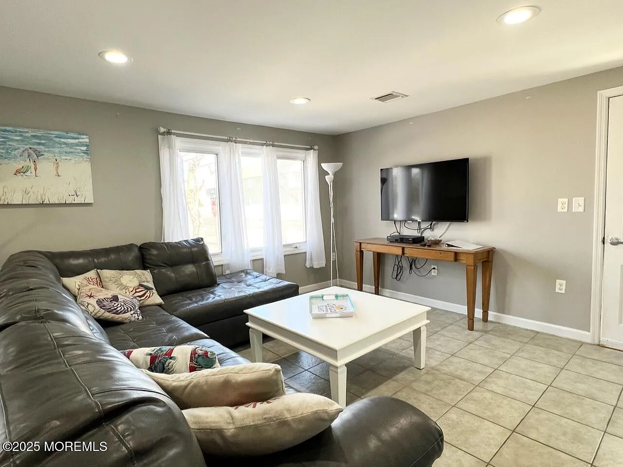 2 bed, 672 sqft, $1,950 — Photo 2
