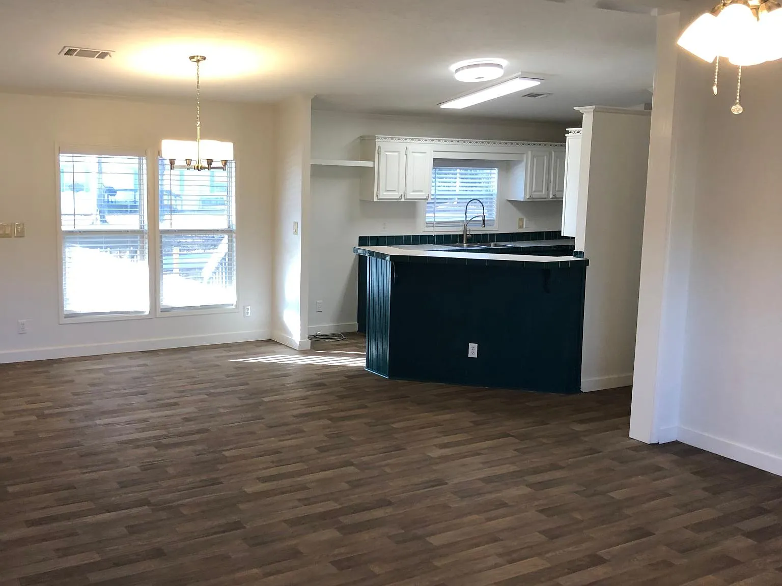 194 Sabine St — Photo 3