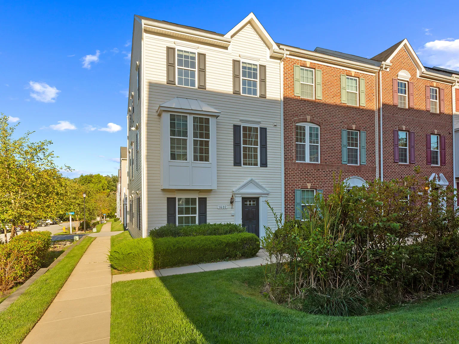 4 bed, 3.5 bath, 2192 sqft, $3,400 — Photo 3