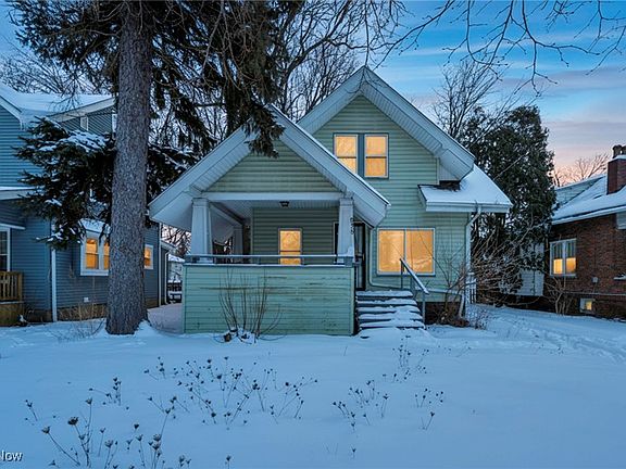 2nd image of 978 Delia Ave