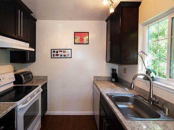 3rd image of 412 College Ave