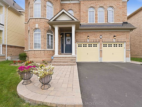 3rd image of 15 Fox Grape Rd