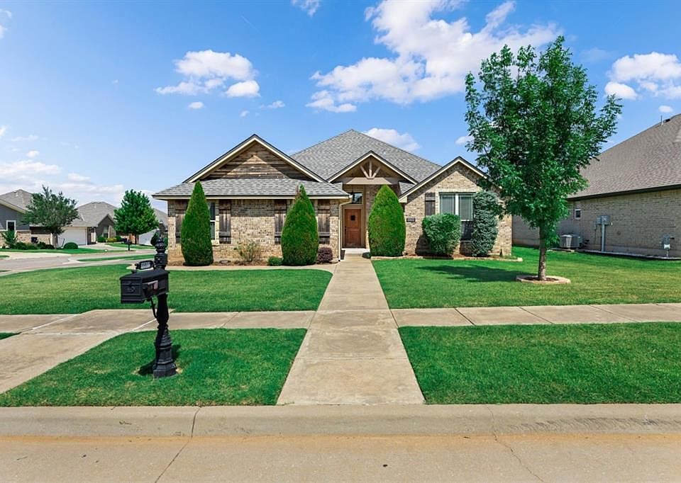 1st image of 15932 Capri Ln