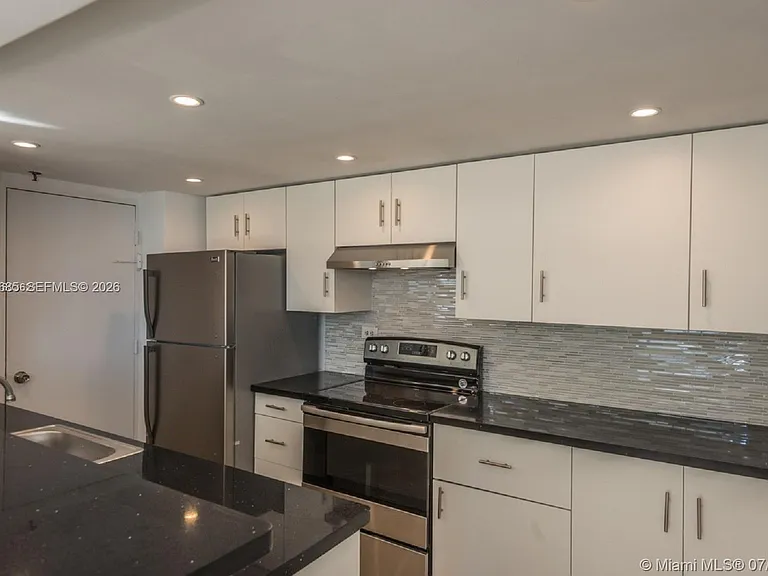 7545 E Treasure Dr #2H — Photo 9