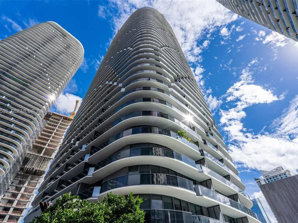 45 SW 9th St APT 1706, Miami, FL 33130