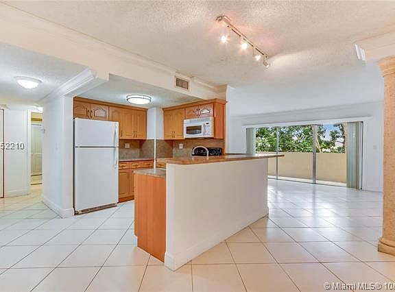 3rd image of 9375 Fontainebleau Blvd APT L306