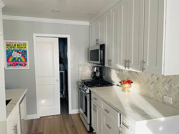 3rd image of 331 Bayview Dr #2