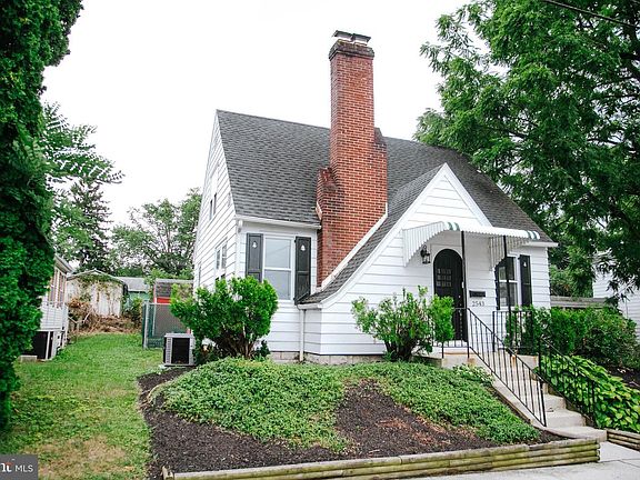 3rd image of 2543 Penbrook Ave