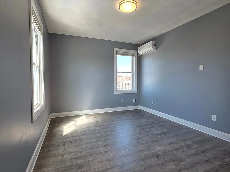  228 Atwells Ave 3rdflr 3b/1b Renovated! Greatlocale! Spacious! Prkg! — Photo 10