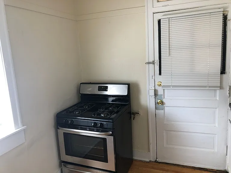 6315 S California Ave — Photo 19