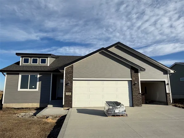 712 5th St NW, Bondurant, IA 50035
