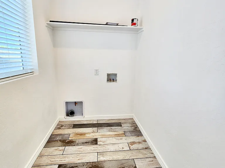 241 N Brown St — Photo 8
