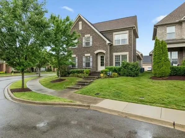 1099 Paddock Park Cir, Gallatin, TN 37066
