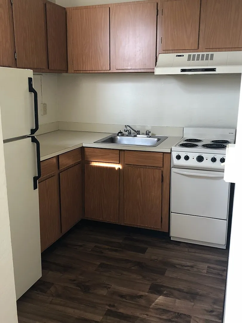 408 SW Monroe Ave — Photo 4