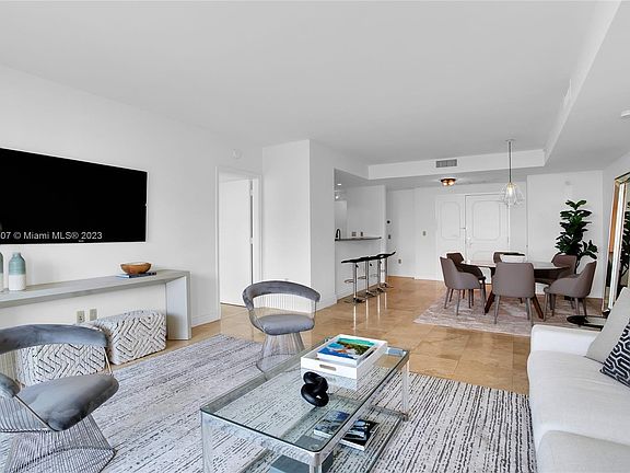3rd image of 3400 SW 27th Ave APT 905