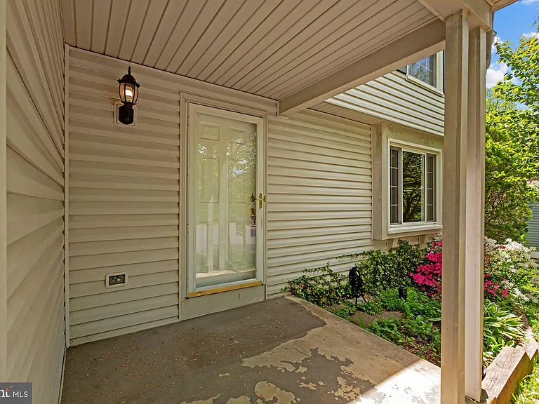 9404 Mirror Pond Dr — Photo 4