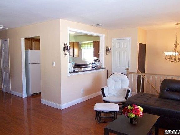 5th image of 16 Montauk Dr