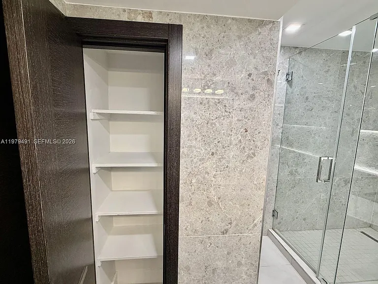 900 Bay Dr #524 — Photo 31