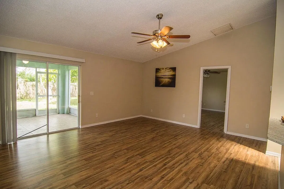 3 bed, 2.0 bath, 1646 sqft, $1,700 — Photo 4