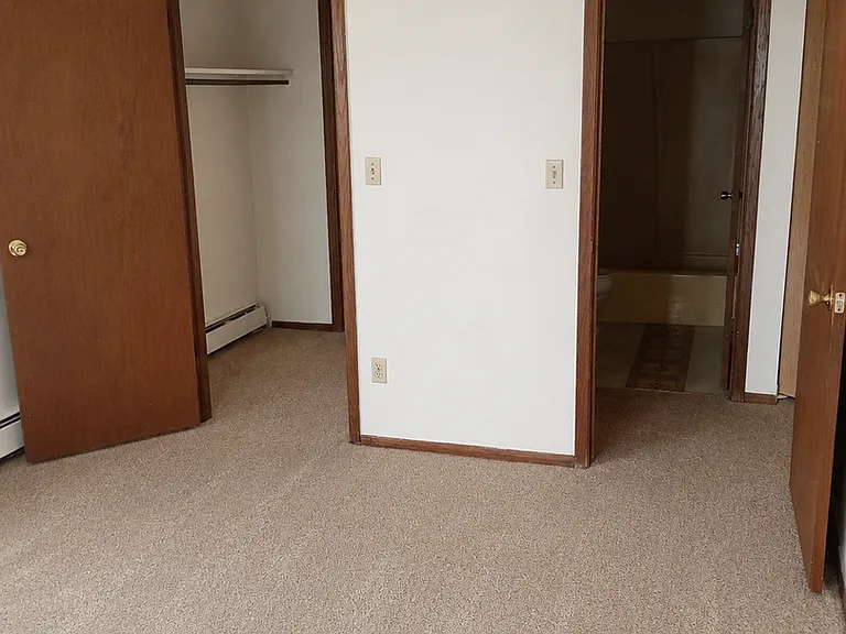 Oak Apartments in Kenosha — Photo 11