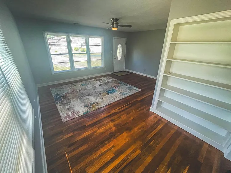 700 W Cedar St — Photo 6