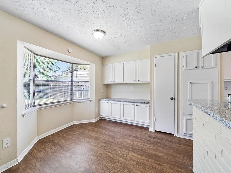 7962 Southmeadow Dr — Photo 6