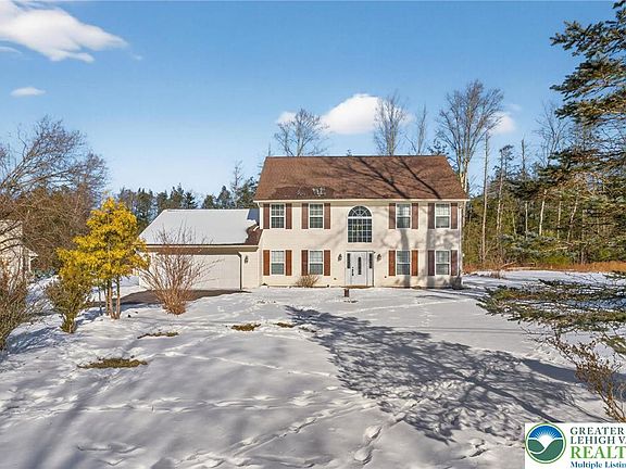 3rd image of 122 Cranberry Dr