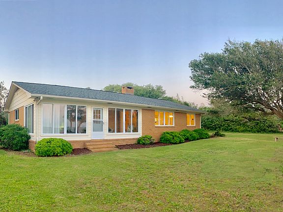 3rd image of 122 Dogwood Ln