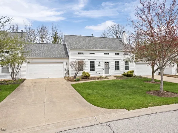 10222 Brighton Cir, Twinsburg, OH 44087